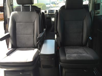 Large Premium 7 Seater eg-VW  Caravelle 2.0TDi 150PS DSG Auto
